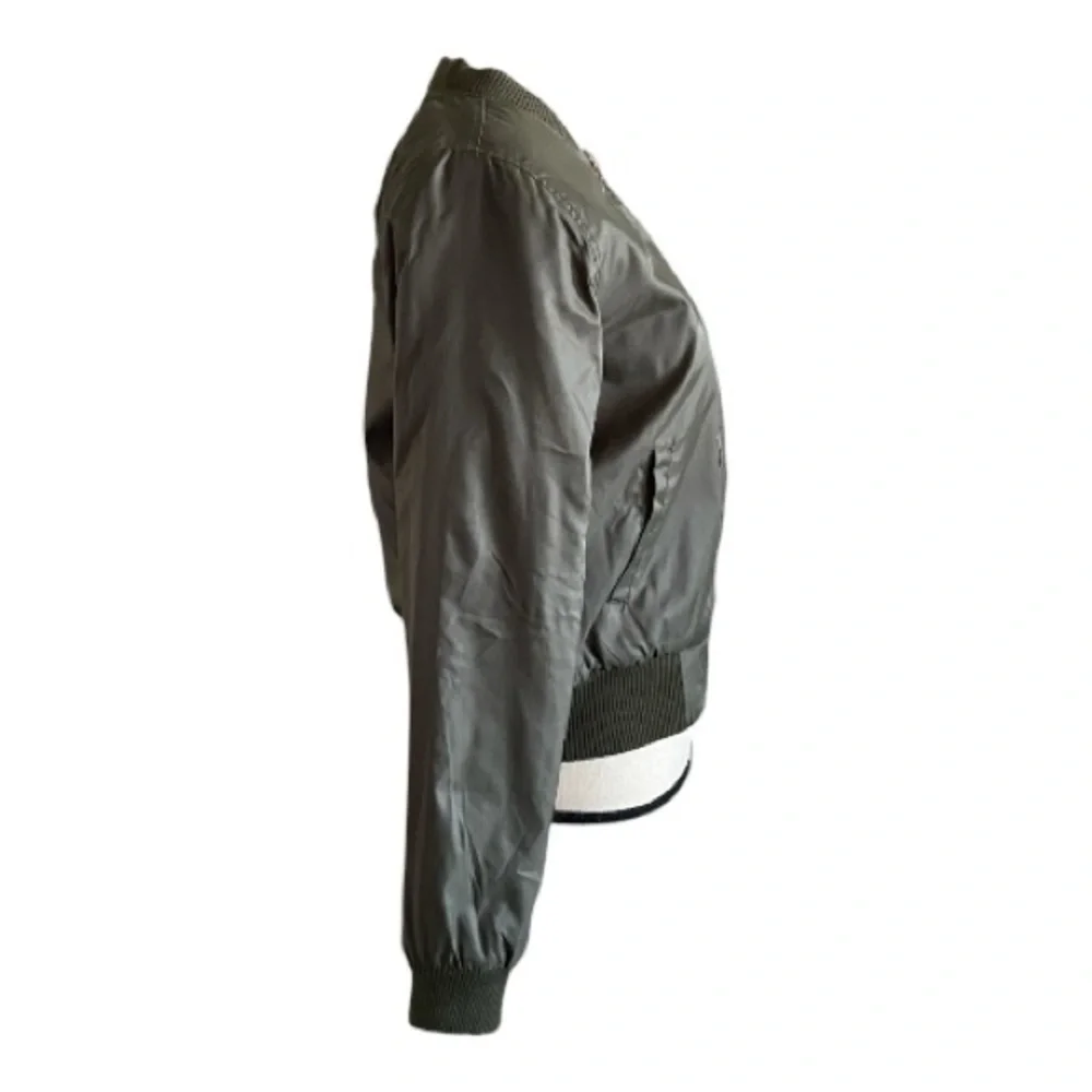 ♥️Iris♥️ Ladies Olive Bomber Jacket Size (Med)